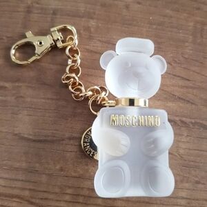 MOSCHINO BEAR BAG CHARM. NEW. BEAUTY ICONIC COLLECTION.BEAR MEASUREMENTS 7CM×4